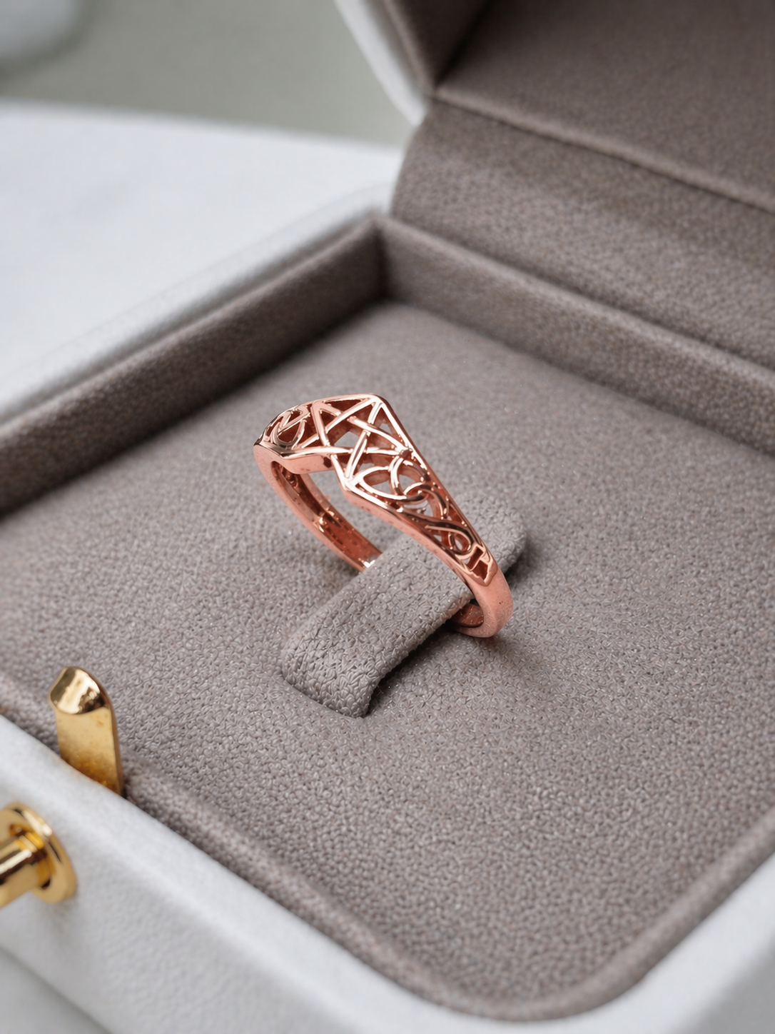 Celtic Knot Silver Ring, Minimalist 925 Sterling Silver Band, Symbolic Eternal Knot Ring, Everyday Jewelry