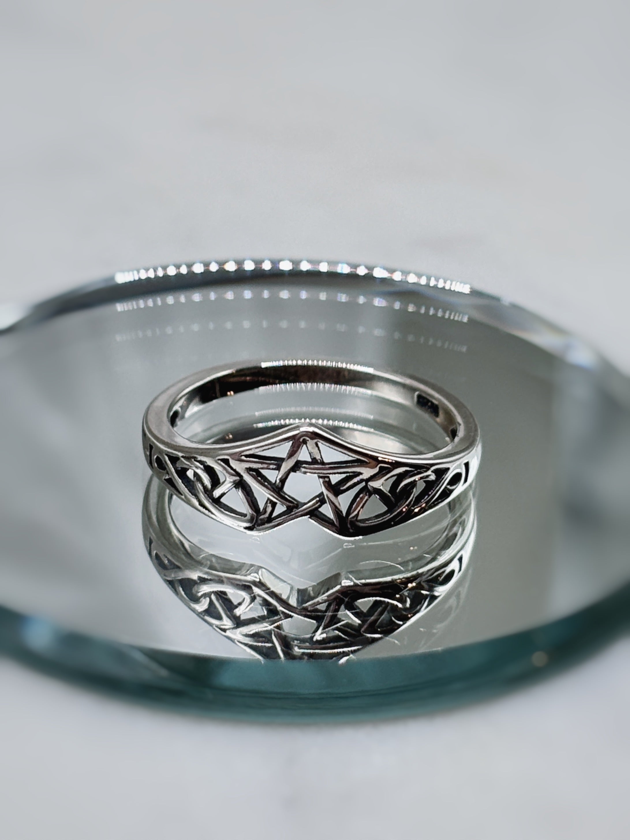 Celtic Knot Silver Ring, Minimalist 925 Sterling Silver Band, Symbolic Eternal Knot Ring, Everyday Jewelry