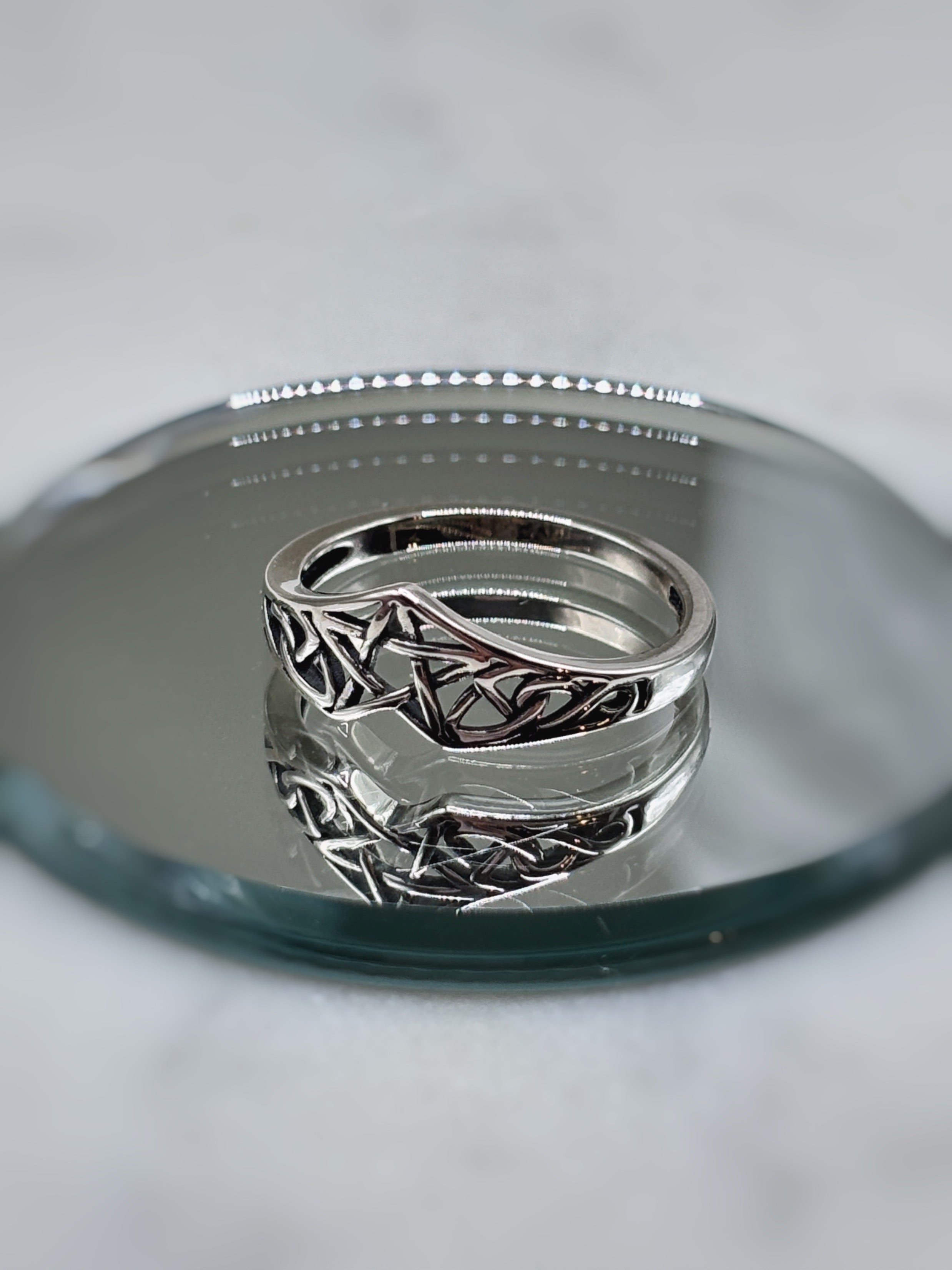 Celtic Knot Silver Ring, Minimalist 925 Sterling Silver Band, Symbolic Eternal Knot Ring, Everyday Jewelry