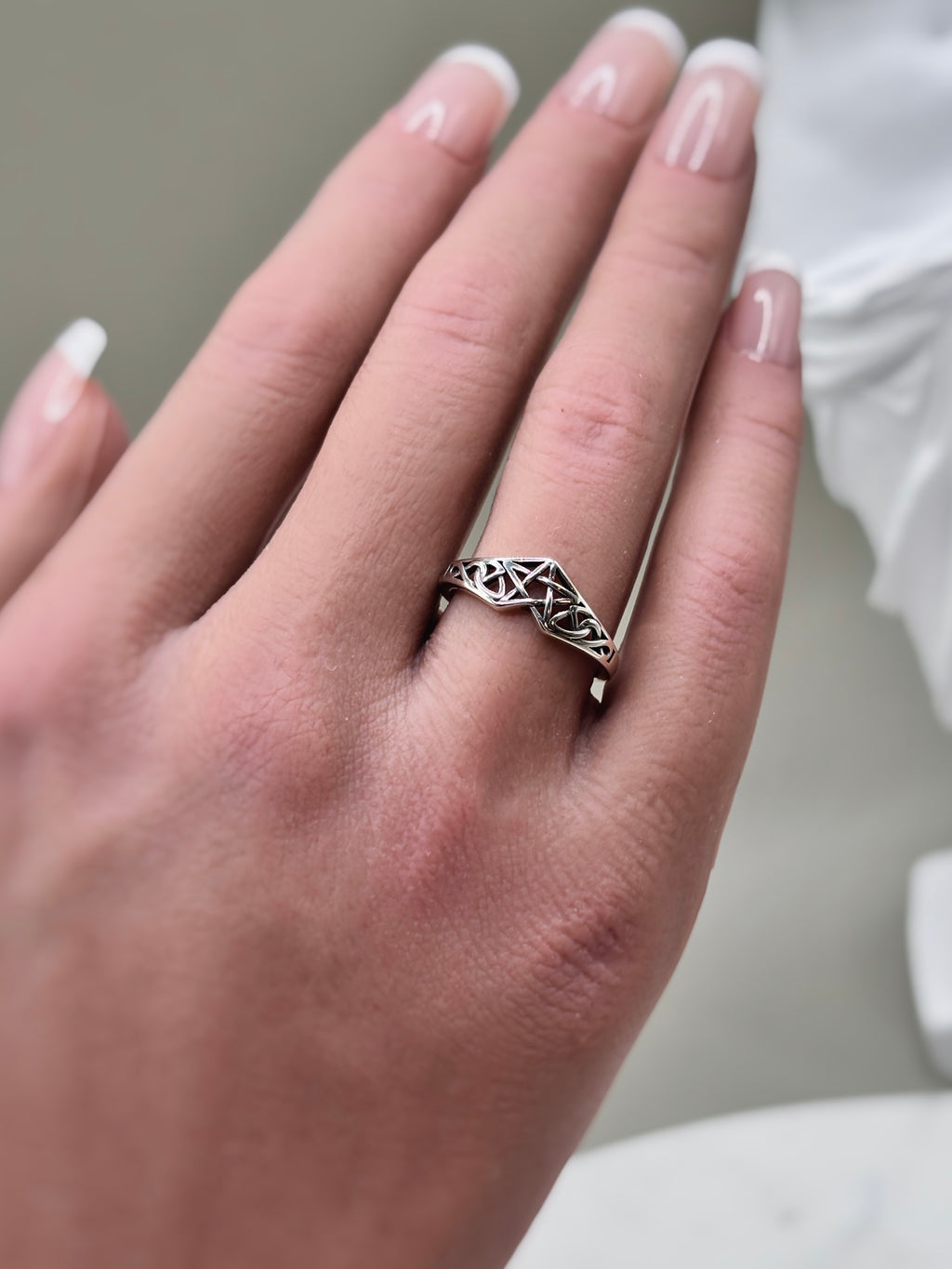 Celtic Knot Silver Ring, Minimalist 925 Sterling Silver Band, Symbolic Eternal Knot Ring, Everyday Jewelry