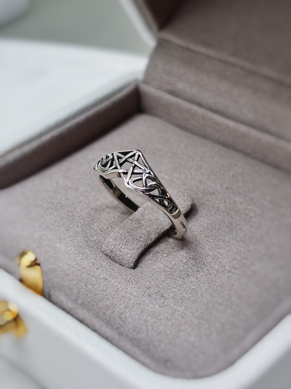 Celtic Knot Silver Ring, Minimalist 925 Sterling Silver Band, Symbolic Eternal Knot Ring, Everyday Jewelry